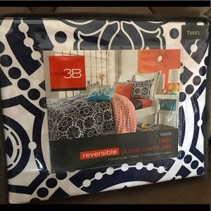 Kayla reversible twin duvet cover set